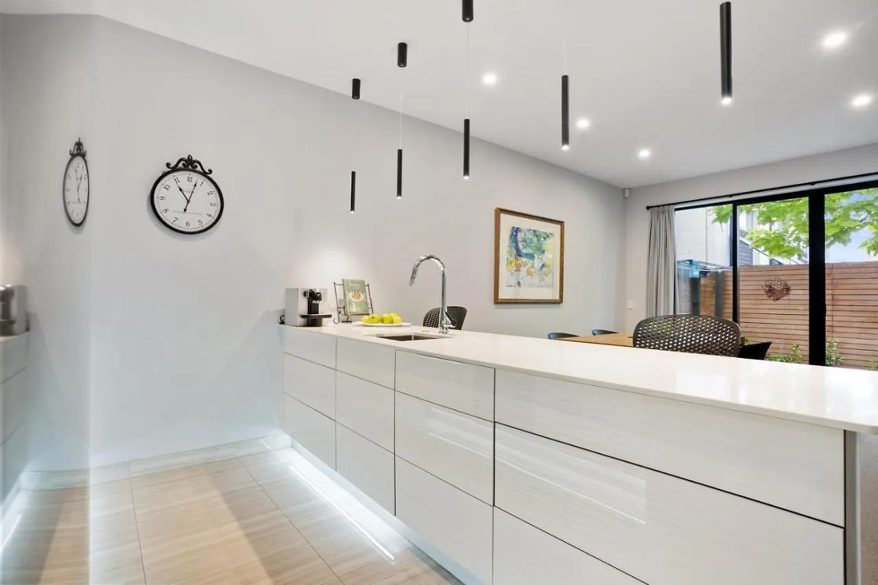 City Living - Christchurch Holiday Home 0*,  New Zealand