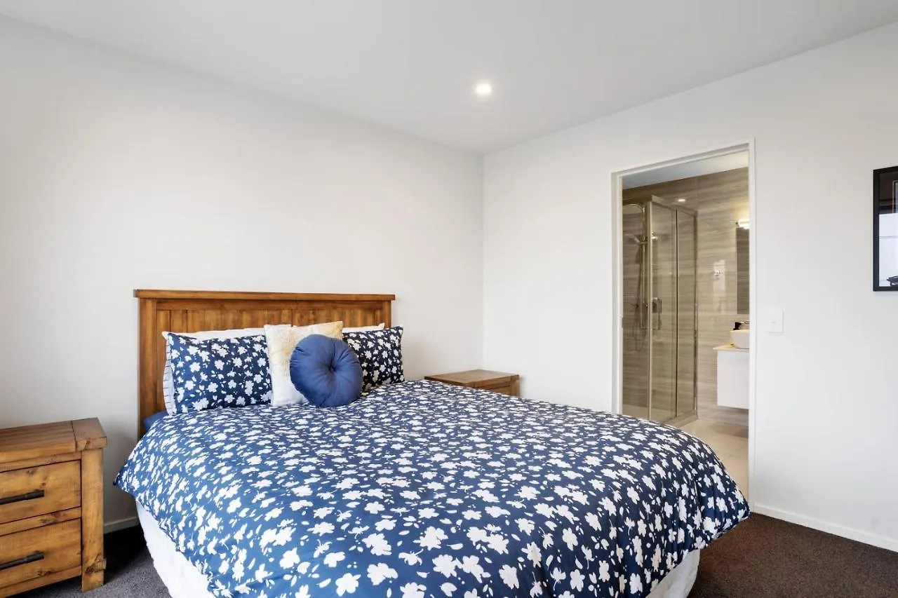 City Living - Christchurch Holiday Home 0*,